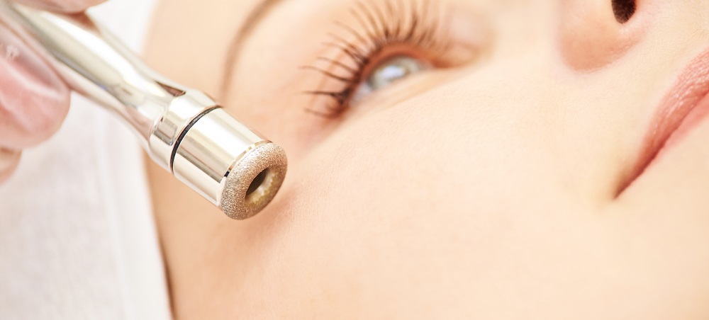 Microdermabrasion Treatment: AquaPure Facial by CanadaMedLaser